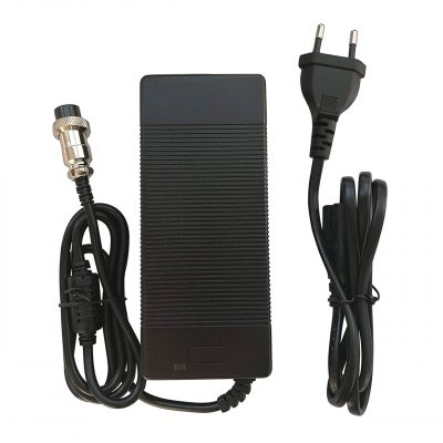 Swiss+Go Recambio Mov. Eléctrica Cargador 48v 2,0A DC + cable EU ZM071