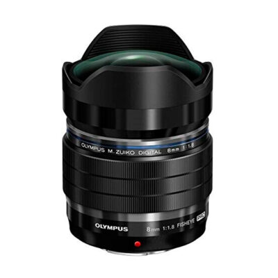 Lente Olympus M.Zuiko Digital 8 mm f/1.8, diseño fisheye y óptica de alta calidad para fotografía amplia.