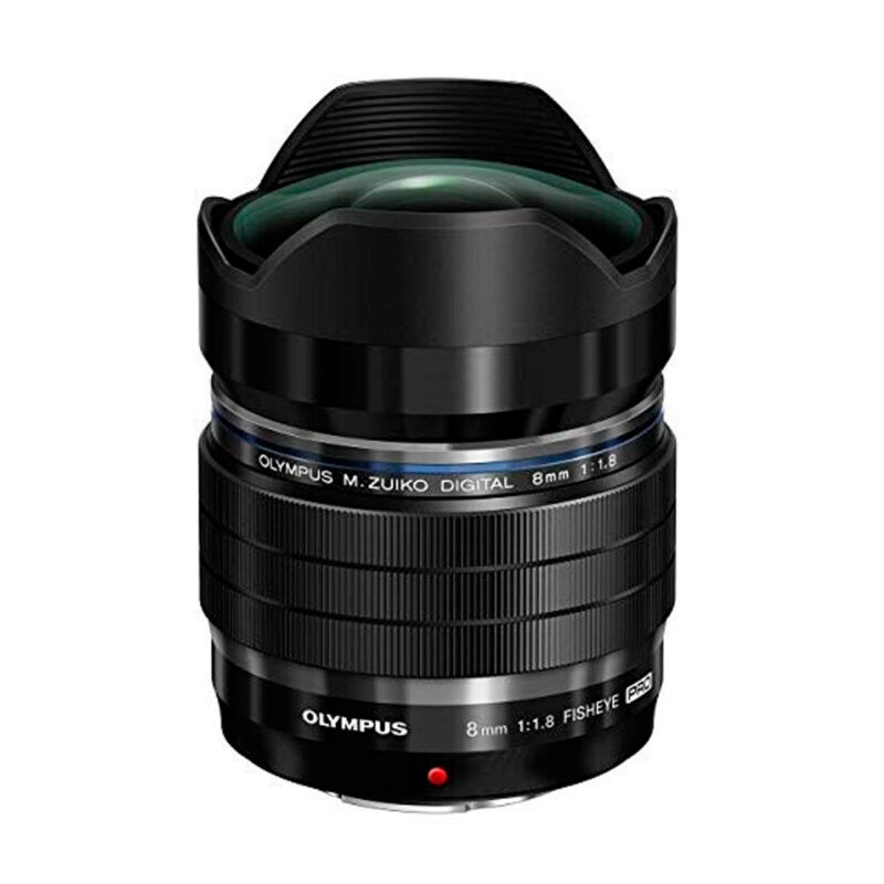 Lente Olympus M.Zuiko Digital 8 mm f/1.8, diseño fisheye y óptica de alta calidad para fotografía amplia.