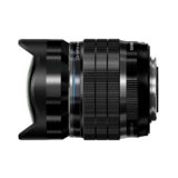 Lente Olympus M.Zuiko 8-25mm, gran angular, diseño compacto y robusto ideal para fotografía de paisajes.