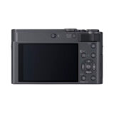 Cámara compacta Sony ZV-1, vista trasera con pantalla y botones de control para grabación de video.