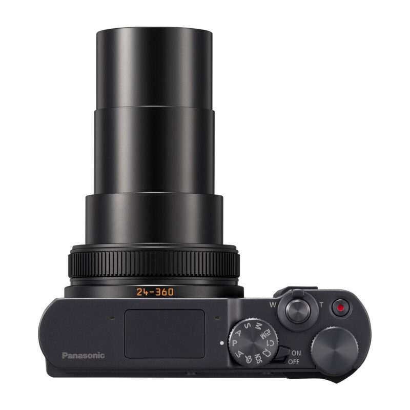 Cámara Panasonic con lente zoom 24-360mm, diseño compacto y controles intuitivos para fotografía versátil.