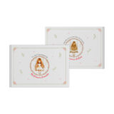 Álbum especial "Mi Primera Comunión" con ilustración de muñeca y detalles florales en portada. Recuerdos únicos.