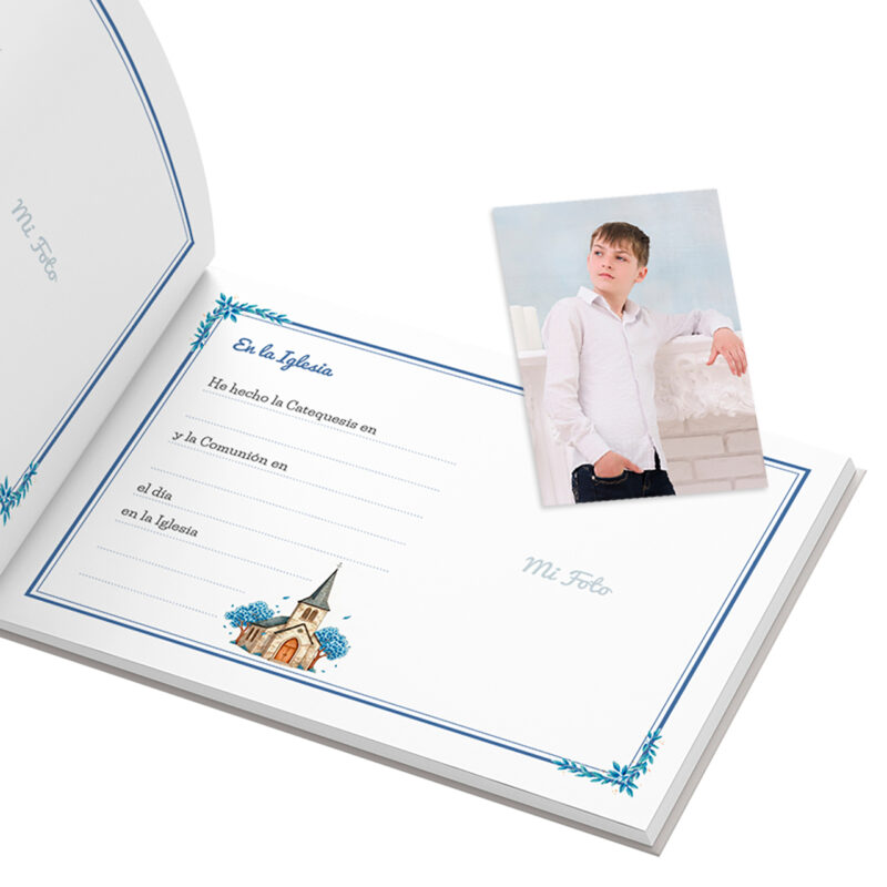 Álbum de comunión con espacio para fotografía, diseño decorativo y detalles de la iglesia. Ideal para recuerdos familiares.