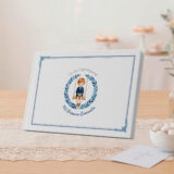 Álbum personalizado "Mi Primera Comunión" con ilustración de niño y detalles en azul. Ideal para recuerdos especiales.