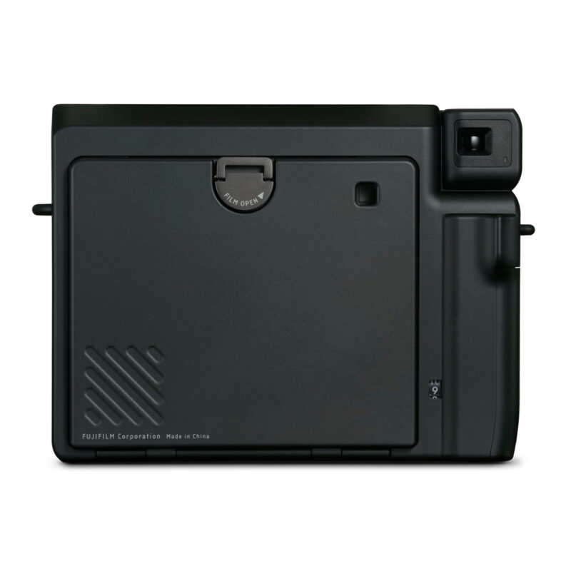 Cámara Fujifilm de formato medio con parte trasera negra y puerto de película abierta, ideal para fotografía profesional.