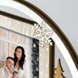 Marco de fotos decorativo de madera con copo de nieve, ideal para estilo rústico y celebraciones navideñas.
