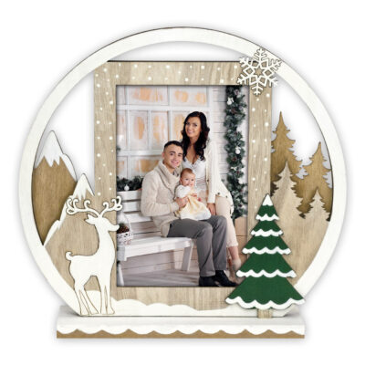 Marco de madera decorativo con paisaje invernal, ideal para fotos familiares, estilo rústico y festivo.