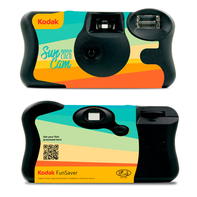 Cámara desechable Kodak FunSaver con diseño colorido y visor, ideal para fotografía instantánea y diversión.