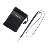 Funda de transporte Olympus con diseño de malla negra y cordón, ideal para cámaras compactas.