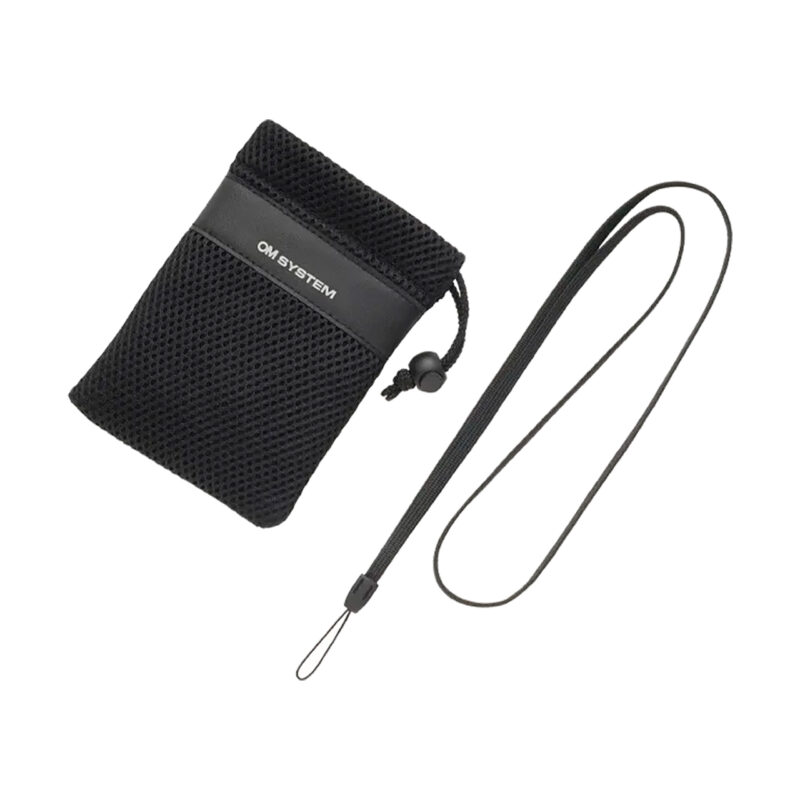 Funda negra OM System con diseño de malla y cordón, ideal para accesorios de fotografía.