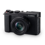 Cámara mirrorless Panasonic Lumix con lente Leica, diseño compacto y controles manuales para fotografía avanzada.