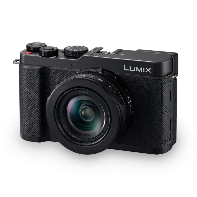 Cámara mirrorless Panasonic Lumix con lente Leica, diseño compacto y controles manuales para fotografía avanzada.