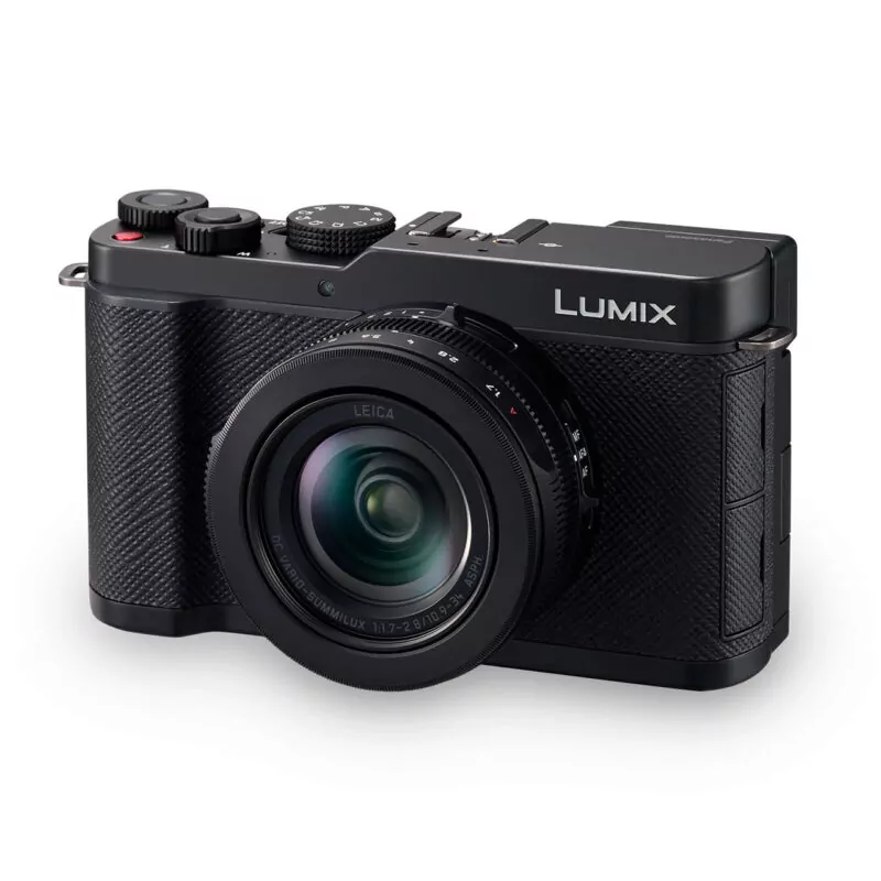 Cámara mirrorless Panasonic Lumix con lente Leica, diseño compacto y controles manuales para fotografía avanzada.
