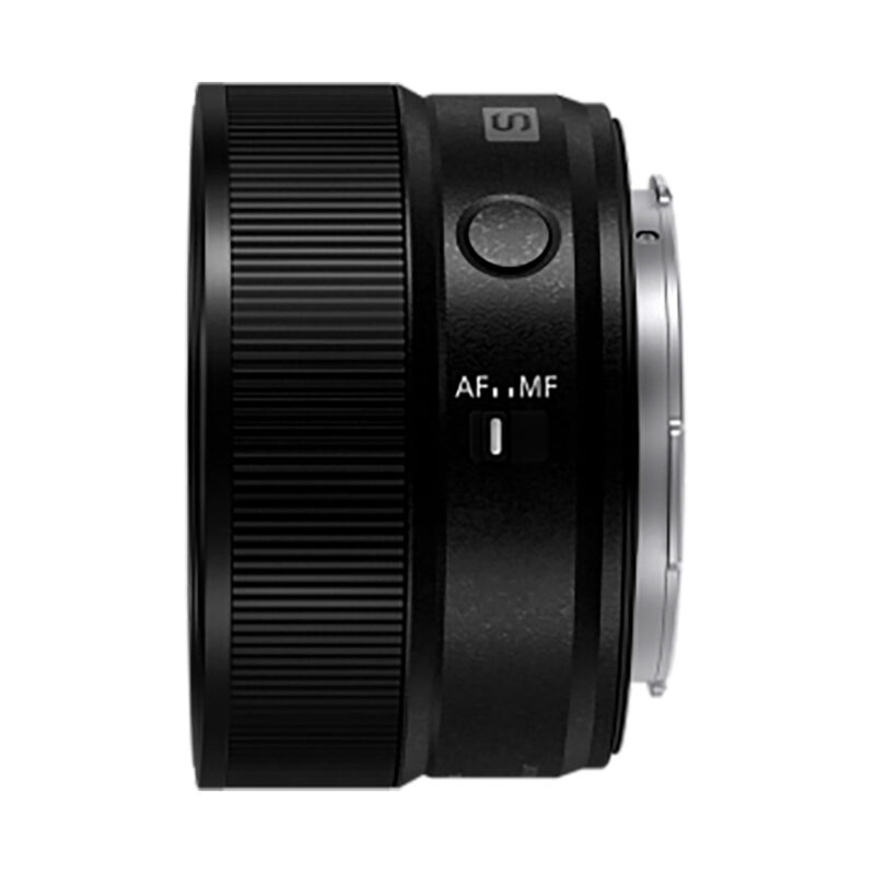 pan401520-2-7b2 Lente Nikon Z 28mm f/2.8, compacto, con enfoque automático y control de modo, ideal para fotografía de paisaje.