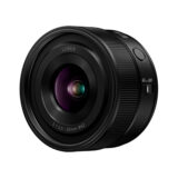 Lente Panasonic Lumix S 20mm f/2.5, diseño compacto ideal para fotografía de paisajes y retratos.