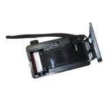 Cámara analógica con película expuesta, diseño compacto y conveniente para fotografía de película.