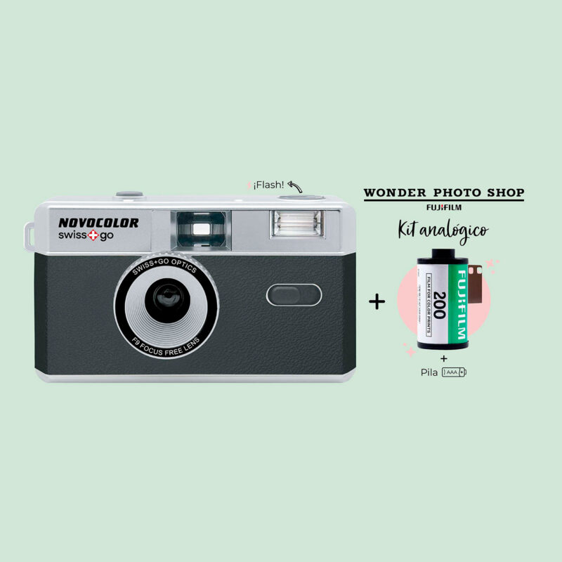 apm401102-2-835 Cámara NOVOCOLOR Swiss+Go con lente fácil enfoque y flash integrado. Incluye kit analógico Fujifilm 200.