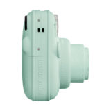 Cámara instantánea Fujifilm Instax Mini, color verde menta, diseño compacto y lente retráctil.