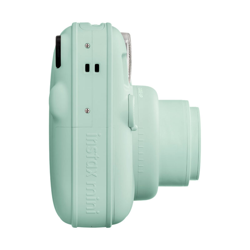 fuj170372-3-706 Cámara instantánea Fujifilm Instax Mini, color verde menta, diseño compacto y lente retráctil.