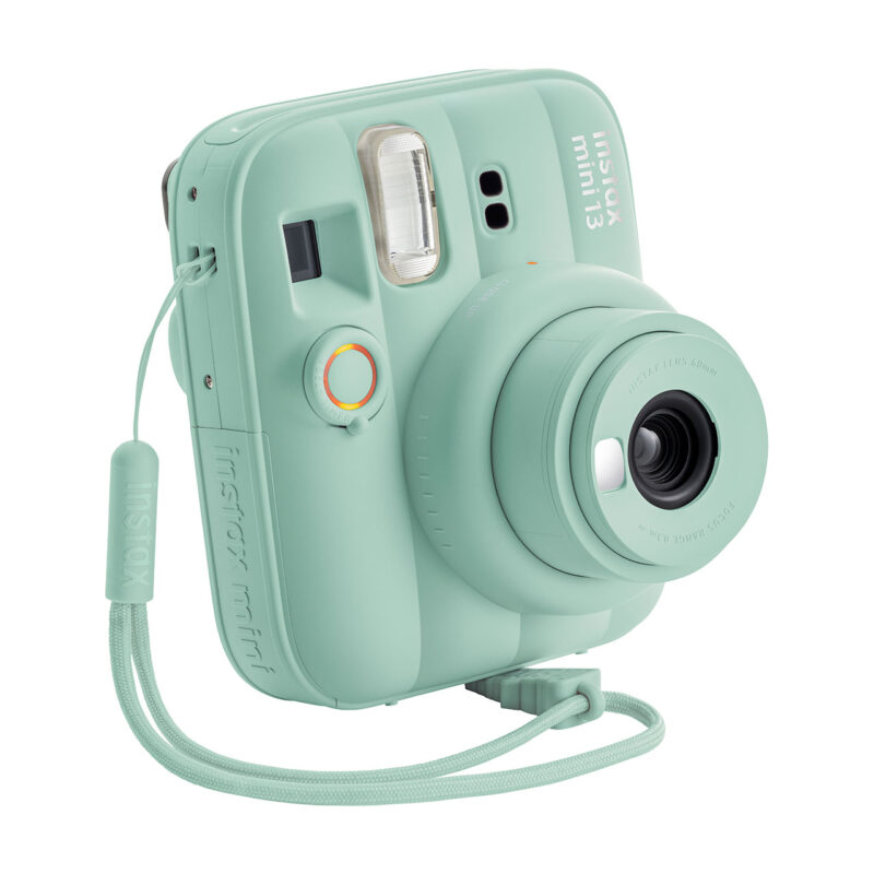fuj170372-6-352 Cámara instantánea Fujifilm Instax Mini 13 de color verde menta con lente y botón de captura en diseño compacto.