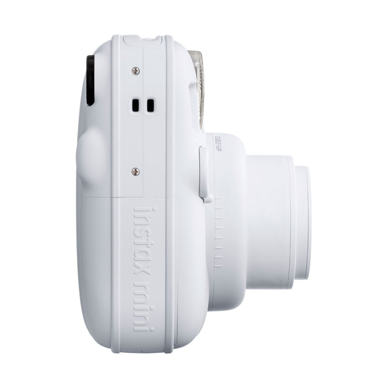 fuj170373-4-78a Cámara Instax Mini de Fujifilm, diseño compacto en color blanco, ideal para fotografía instantánea.