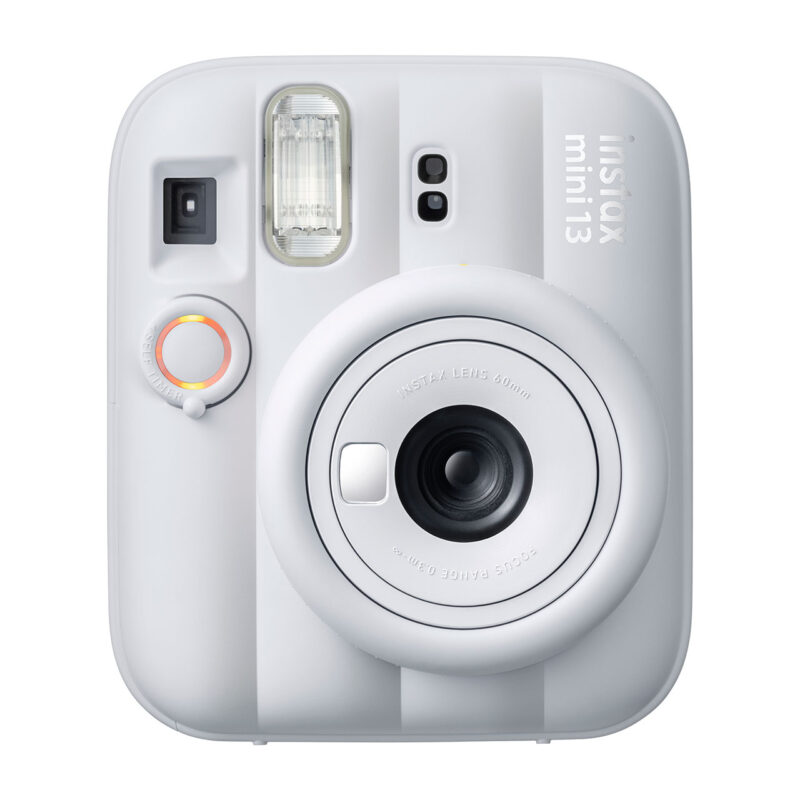 Cámara instantánea Fujifilm Instax Mini 13, diseño compacto, lente de 60 mm y flash integrado. Ideal para fotos instantáneas.