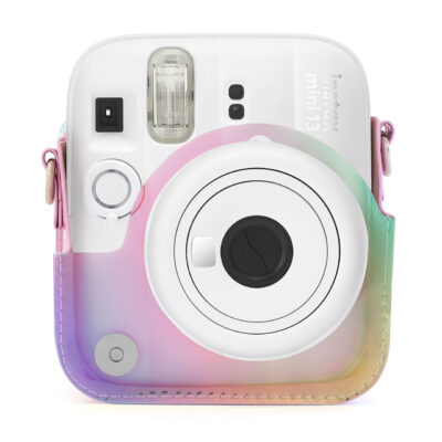 Cámara Instax Mini 13 con diseño multicolor, lente circular y flash integrado para fotos instantáneas.