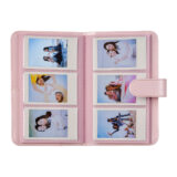 Álbum de fotos rosa con seis instantáneas, ideal para recuerdos de cámara instantánea y organización de fotografías.