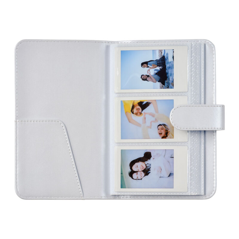 fuj170385-1-8db Álbum de fotos blanco con cuatro imágenes instantáneas, ideal para conservar recuerdos y momentos especiales.