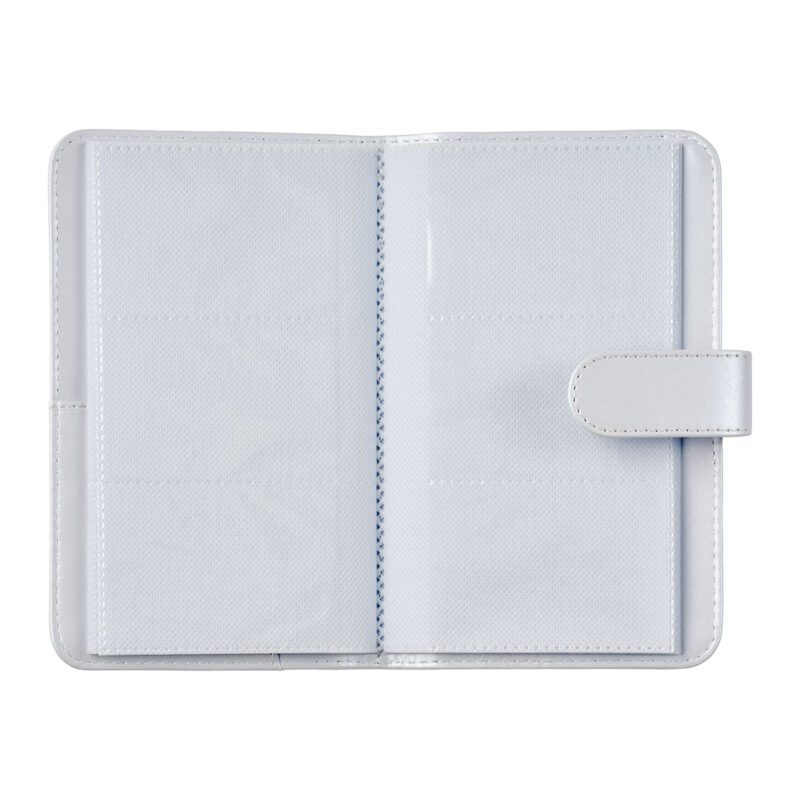 fuj170385-5-f44 Funda de cámara blanca con cierre y compartimentos para accesorios y documentos, ideal para organización de fotografía.