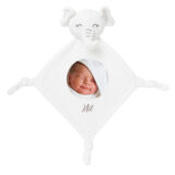 Manta de peluche con forma de elefante y foto de bebé en el centro, ideal como regalo para newborns.