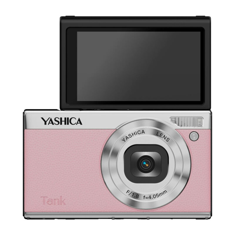 yas100010-1-22a Cámara YASHICA Tank, diseño compacto rosa, lente f/1.8 de 4.05 mm, pantalla abatible ideal para selfies.