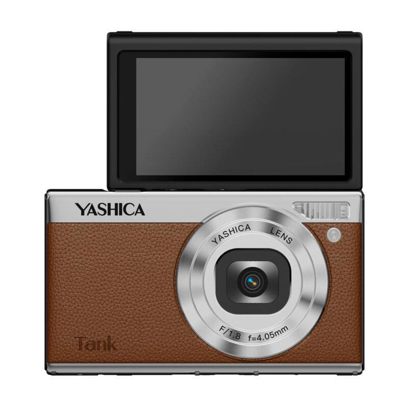 yas100012-1-5ae Cámara Yashica Tank con pantalla abatible y diseño de cuero marrón, lente f/1.8 para fotos de alta calidad.
