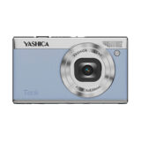 Cámara Yashica Tank con lente f/1.8, diseño compacto y color azul ideal para fotografía casual.