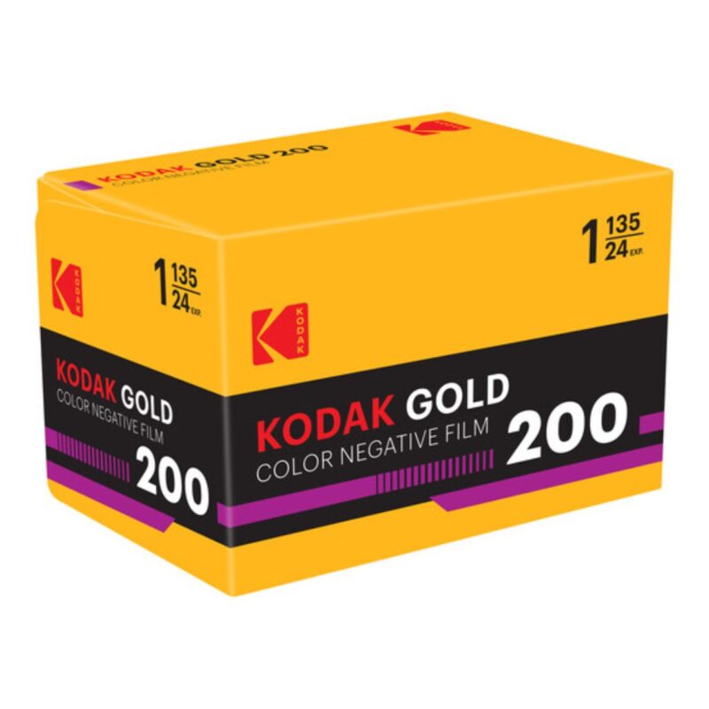 Película negativa color Kodak Gold 200, formato 135, 24 exposiciones, ideal para fotografía analógica.