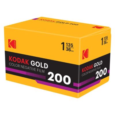 Película negativa color Kodak Gold 200, formato 135, 36 exposiciones, ideal para fotografía de calidad.