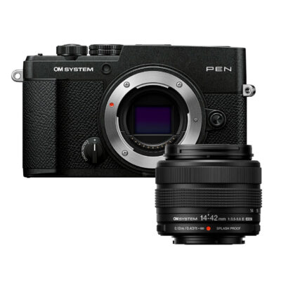 Cámara OM SYSTEM PEN con lente 14-42 mm, diseño compacto y sensor de alta resolución. Perfecta para fotografía profesional.