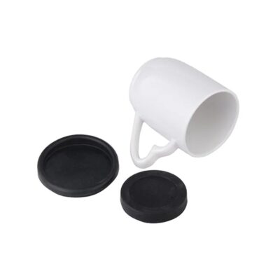 App720032-1-Fea Taza Blanca Moderna Con Dos Posavasos Negros De Silicona Antideslizantes, Ideal Para Oficina Y Hogar.