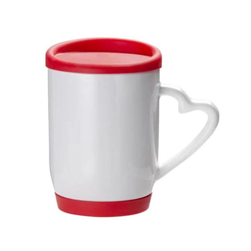 Taza de cerámica blanca con tapa roja y asa en forma de corazón, ideal para café o té en el hogar.