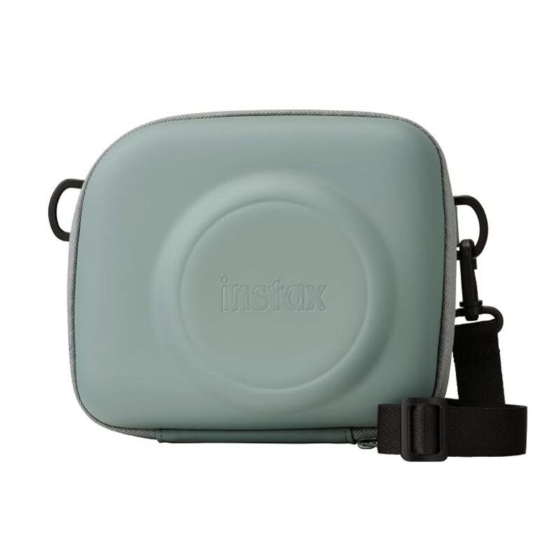 Funda de cámara Instax de color verde, diseño compacto y strap ajustable, ideal para protección y transporte.