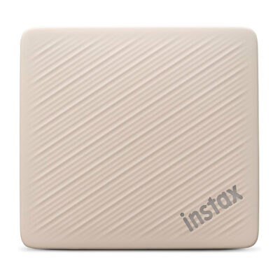 Tapa De Cámara Instax, Color Rosa Claro, Superficie Texturizada Con Logo En Relieve, Ideal Para Protección Y Estilo.