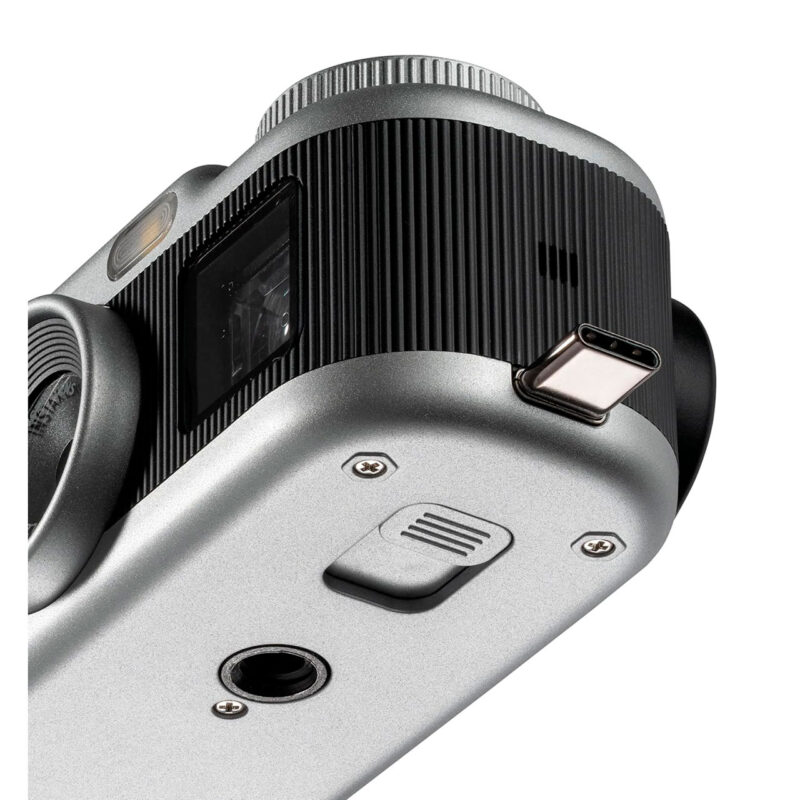 fuj170518-4-9fa Cámara Hasselblad X1D II, conectividad USB-C y diseño elegante de cuerpo plateado. Ideal para fotografía profesional.