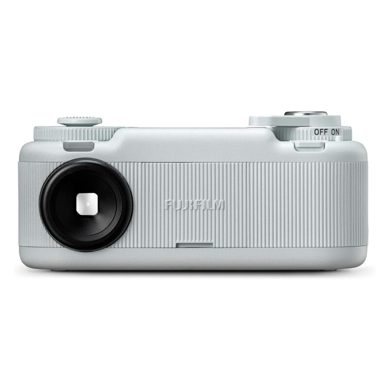 fuj170519-2-3e4 Cámara instantánea Fujifilm Instax Mini 11, diseño compacto y botón de encendido en color plateado.