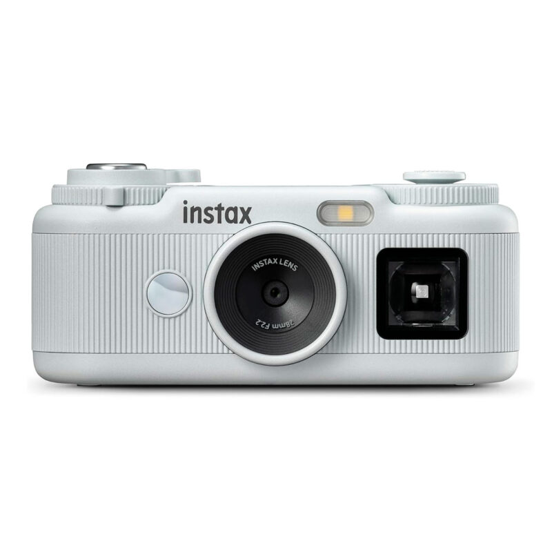 Cámara instantánea Fujifilm Instax, diseño compacto y lente de 38mm, ideal para capturar momentos al instante.