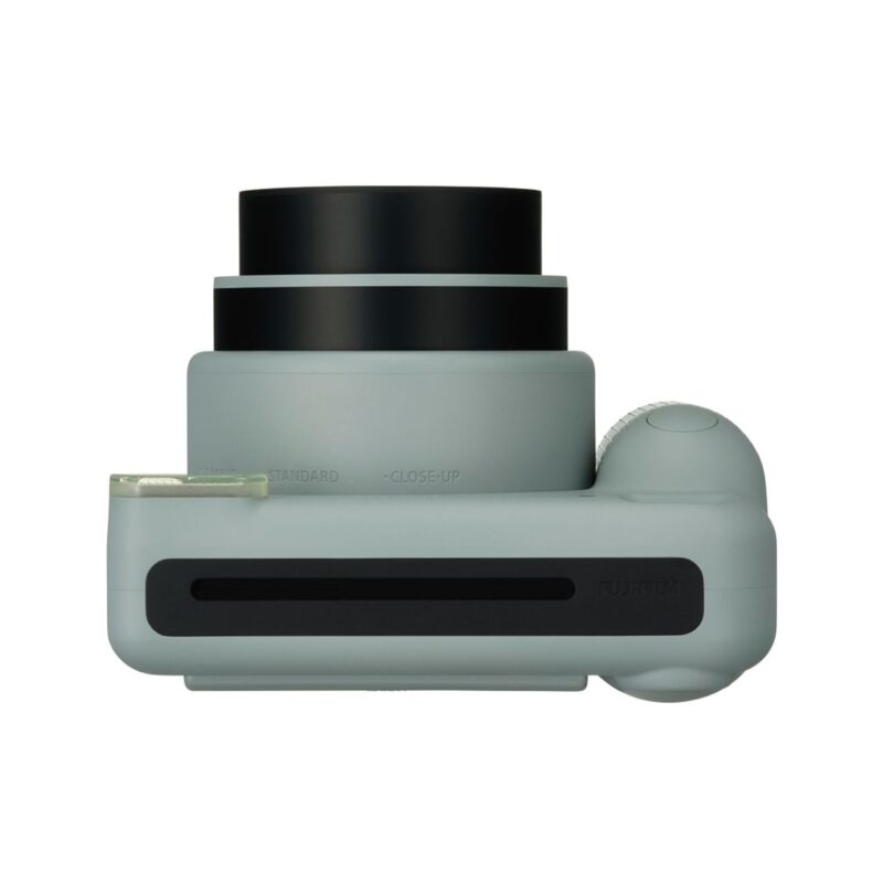 fuj170530-3-82f Cámara Fujifilm Instax Mini 11 con lente negra y diseño compacto, ideal para fotos instantáneas.