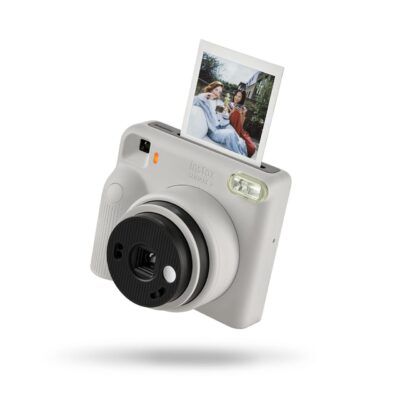 Cámara Instax Square 2, Diseño Compacto En Color Blanco Con Impresión Instantánea Y Lente De Enfoque.