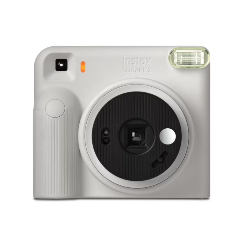 fuj170532-c55 Cámara instantánea Fujifilm Instax Square 2 con diseño compacto y lente para fotos cuadradas.
