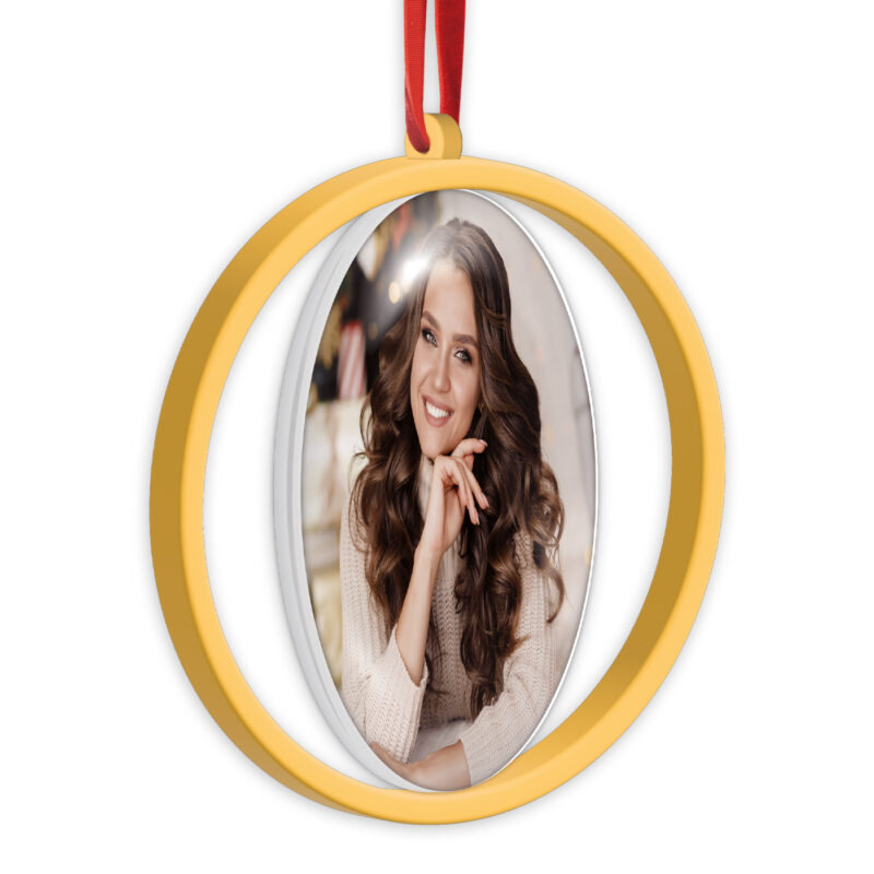 ibi500021-1-a9b Adorno redondo amarillo con foto de mujer sonriente, ideal para personalización de álbumes fotográficos.