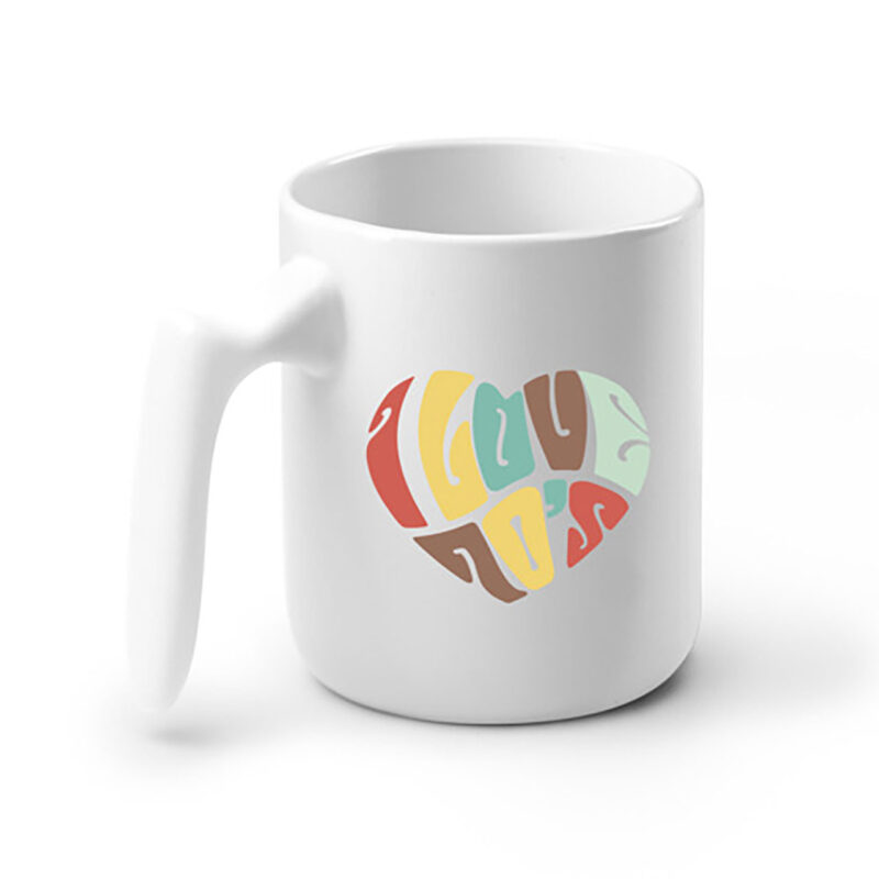 Taza blanca con diseño de corazón colorido, ideal para cafés y regalos personalizados.